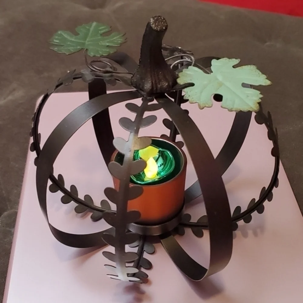 Metal Pumpkin Candle Holder‎ - in the Middle